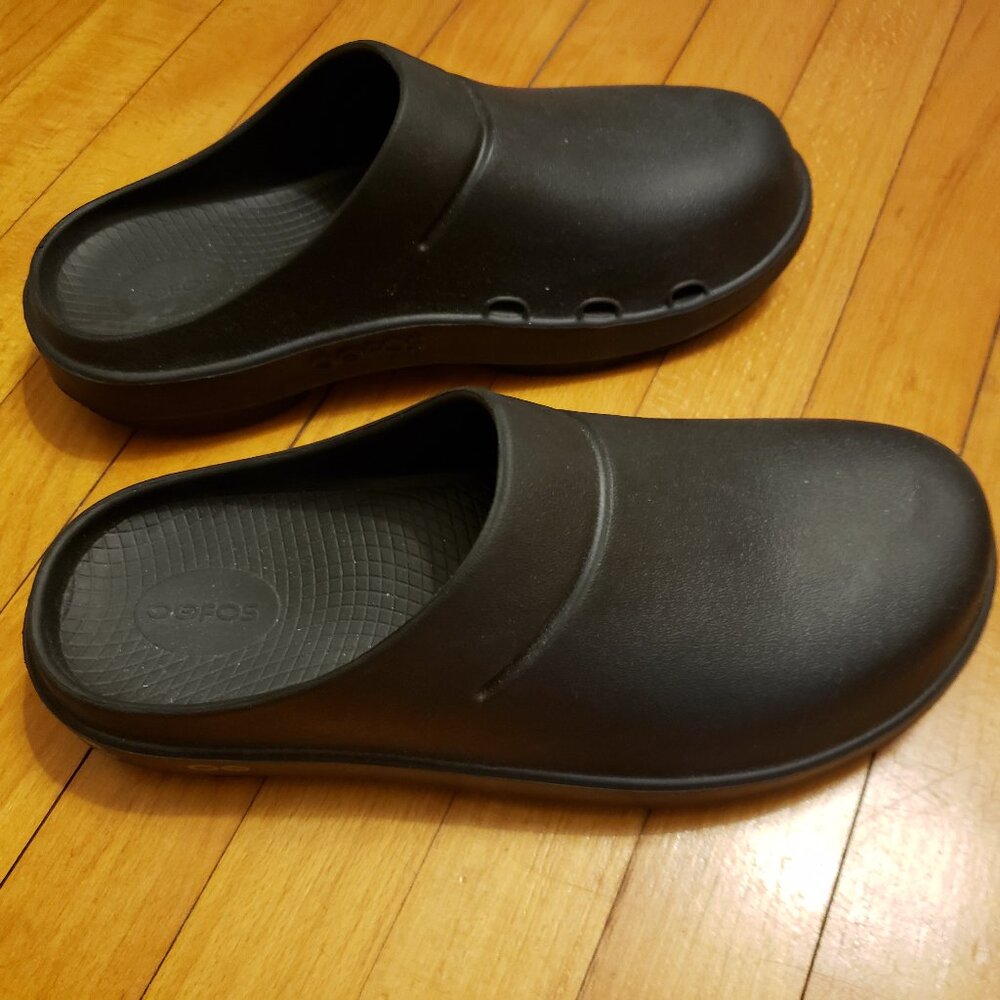 OOFOS Unisex Black Clogs          M/9 W/11
